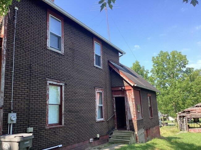 Building Photo - 922 Dean Ave
