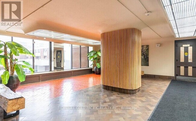 Photo du bâtiment - 1 Massey Square