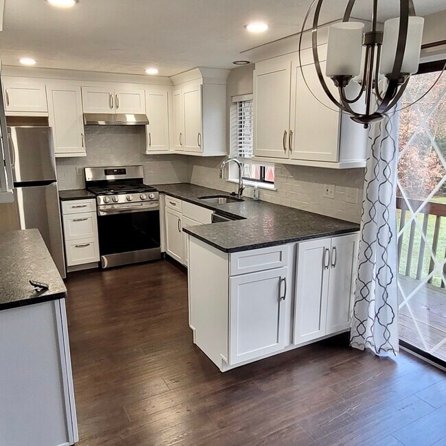 Building Photo - 1 Burberry Ct