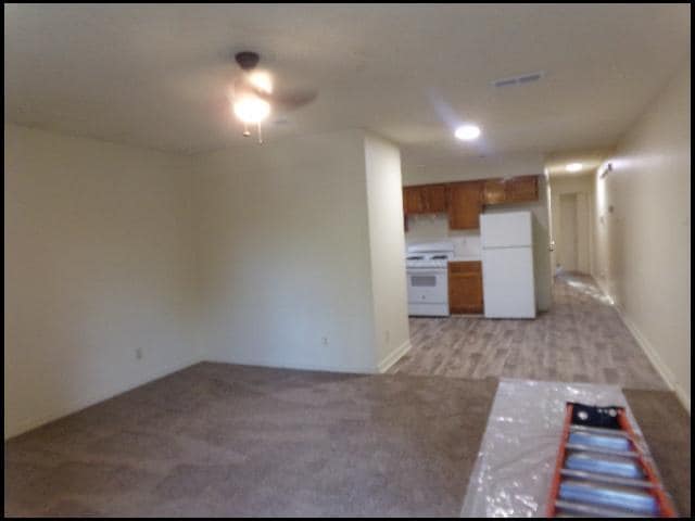 Building Photo - 610 S Maple St