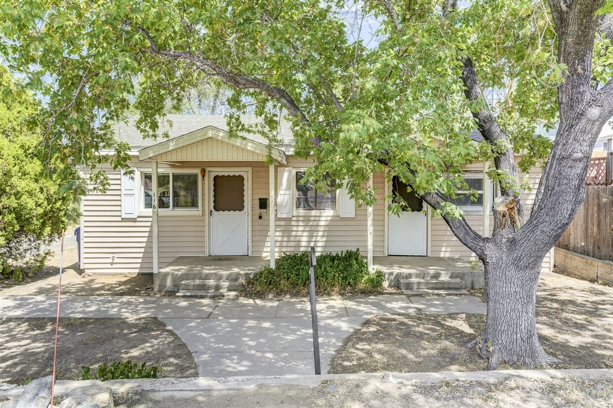 Primary Photo - 116 E Leroux St