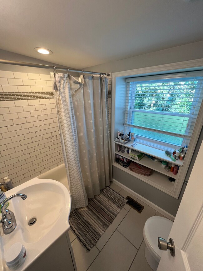 Building Photo - 112 Seville St