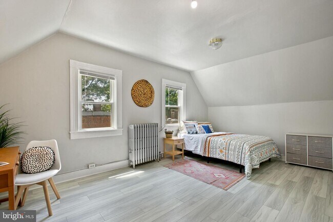 Building Photo - 218 S Augusta Ave