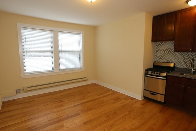 Building Photo - 4551 N Damen