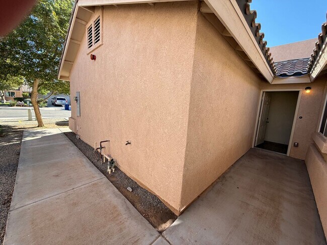 Building Photo - 3038 S Todd Ave