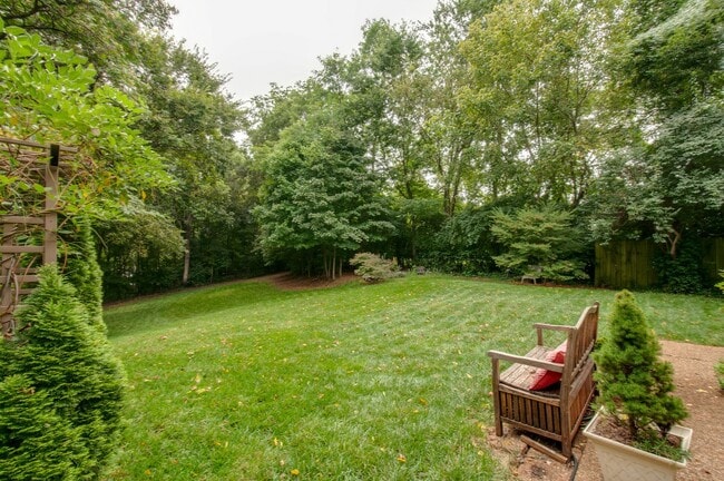 Building Photo - 5535 Thalman Dr