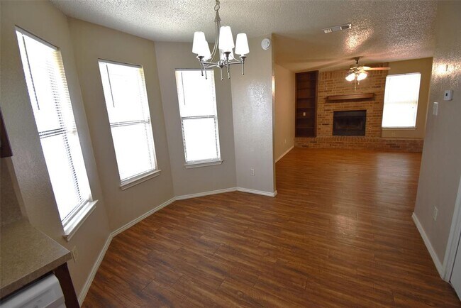 Building Photo - 1802 Rawhide Loop