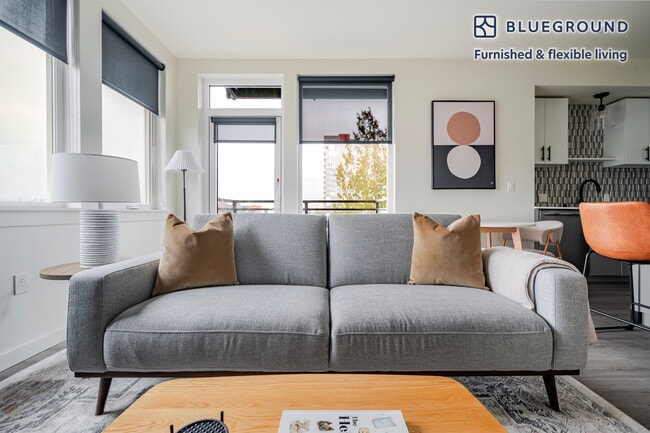 Building Photo - 10050 NE 10th St