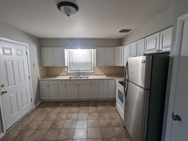 Foto del edificio - 8039-8041-8041 W Beckett Ave