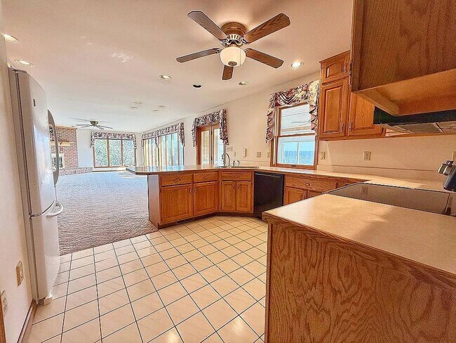 Foto del edificio - 117 Blossom Hill Rd