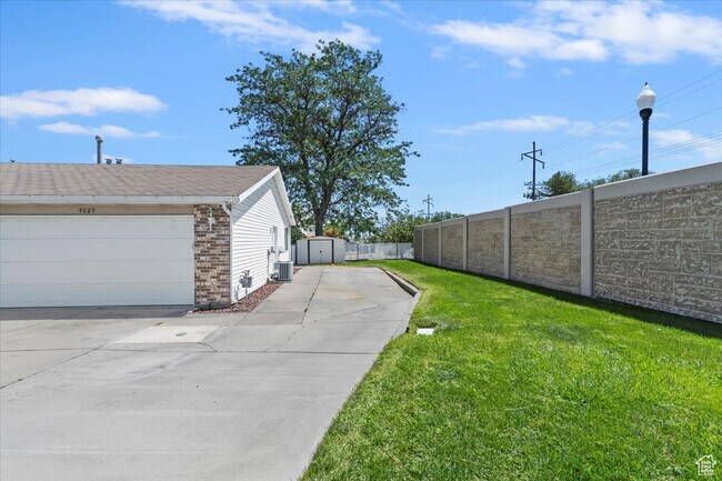 Estacionamiento para vehículos recreativos - 4089 S Edith Grove Ln