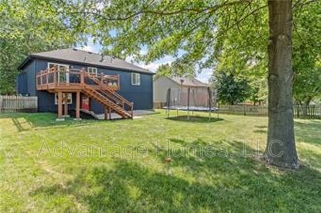 Building Photo - 11516 N Windsor Ave