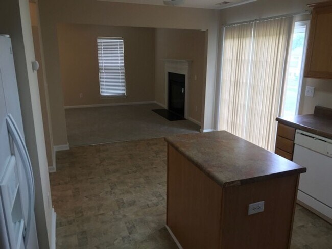 Foto del edificio - Spacious 4-bedroom home