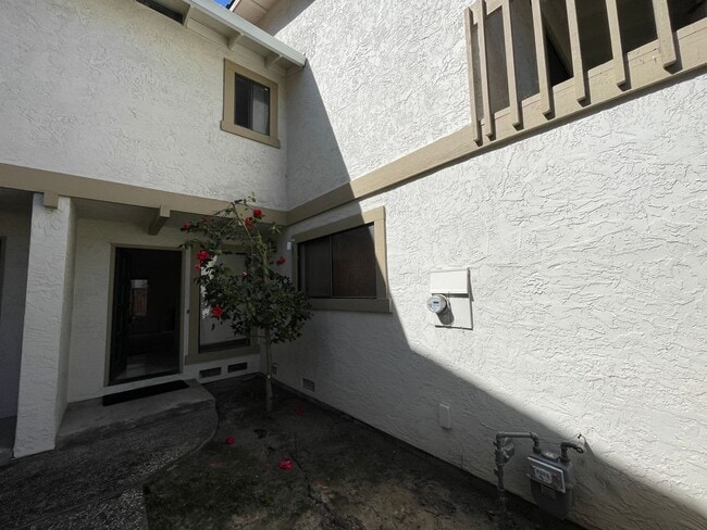 Building Photo - 3bd/2ba - Santa Clara Townhouse with 2 Car Garage