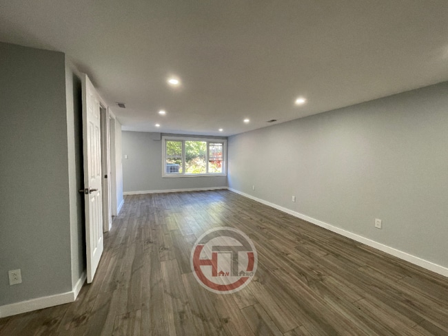 Building Photo - 1529 Dwight Pl