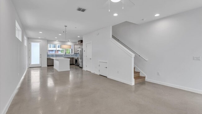 Building Photo - Prime Location Condo in the Heart of San Antonio!