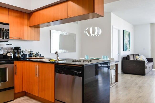 Foto del edificio - 1750 N Bayshore Dr