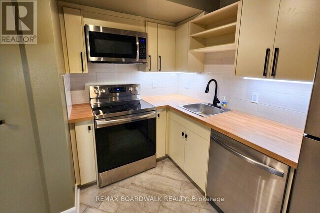 Photo du bâtiment - 266 Lorry Greenberg Dr