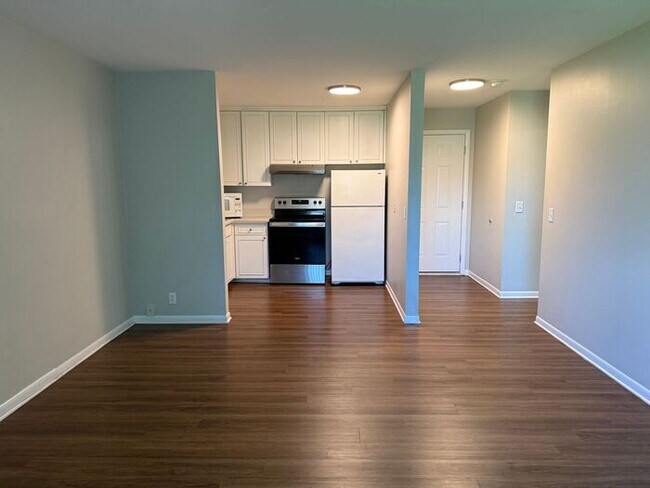 Foto del edificio - Remodeled 1 Bedroom Apartment!!! Walk to t...