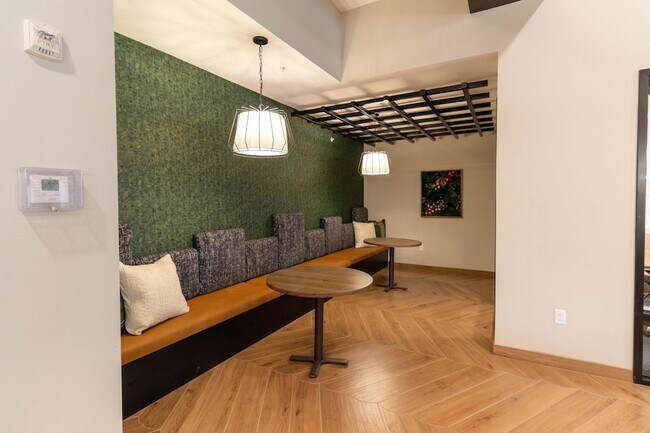 Foto del edificio - 6450 37th Ave NW