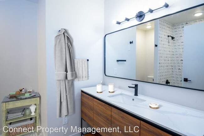 Foto del edificio - 6 br, 3.5 bath House - 121 W Graf Street