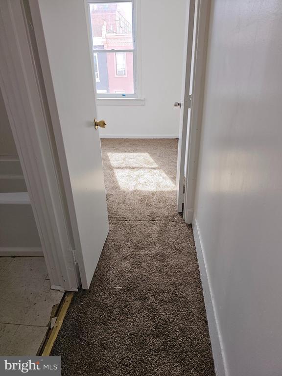 Building Photo - 43 E Silver St