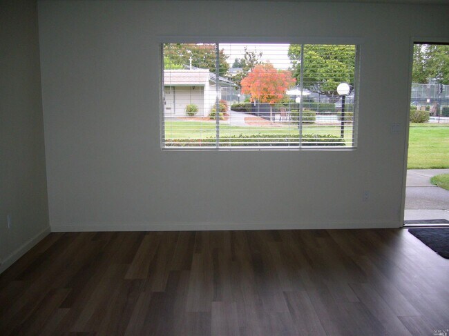Foto del edificio - 1039 Golf Course Dr