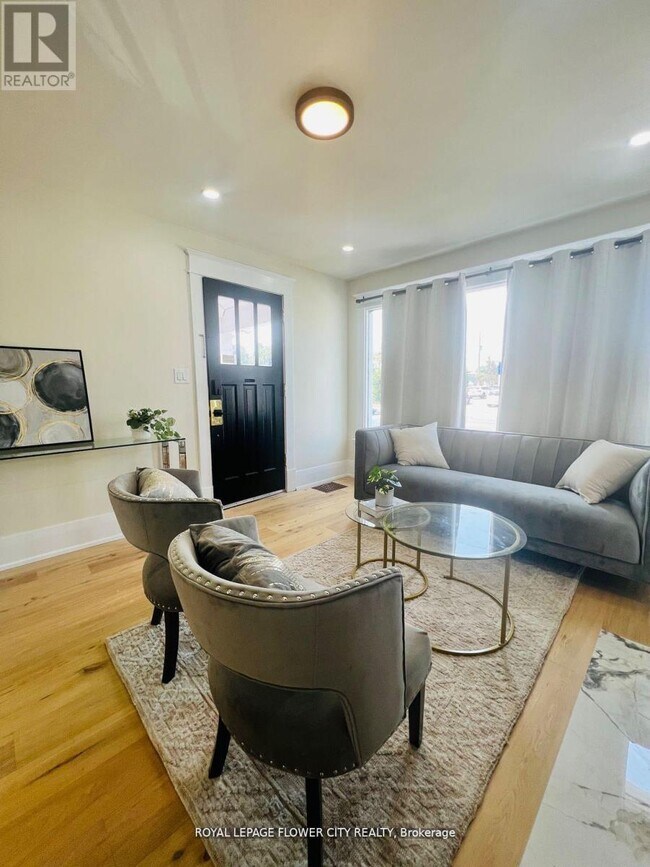Photo du bâtiment - 346 Wharncliffe Rd S