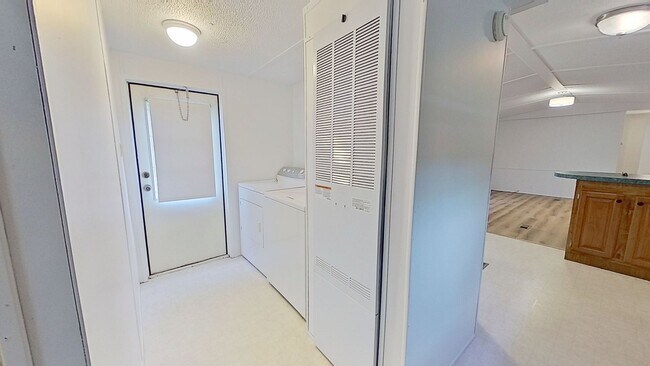 Building Photo - Mobile Home