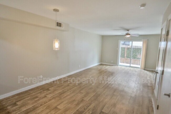 Building Photo - 739 Byrnes Dr