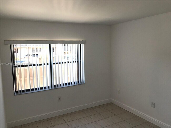 Foto del edificio - 280 W Park Dr