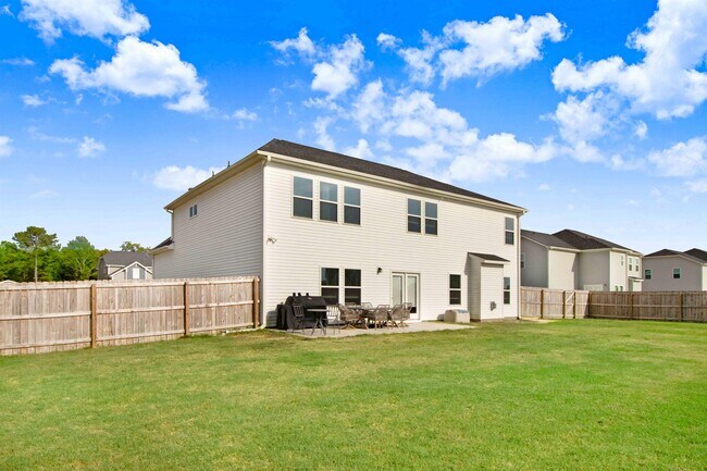 Building Photo - 405 Korbel Dr