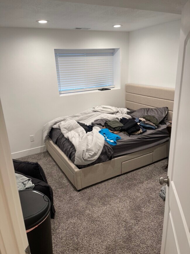 Dormitorio en el sótano - 681 S 1803 W