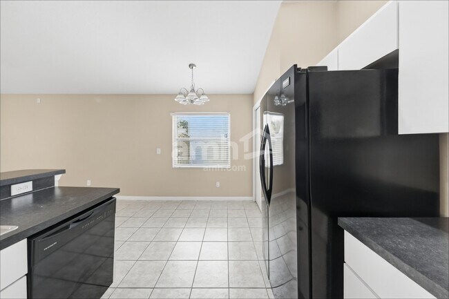 Foto del edificio - 24540 Laurel Ridge Dr