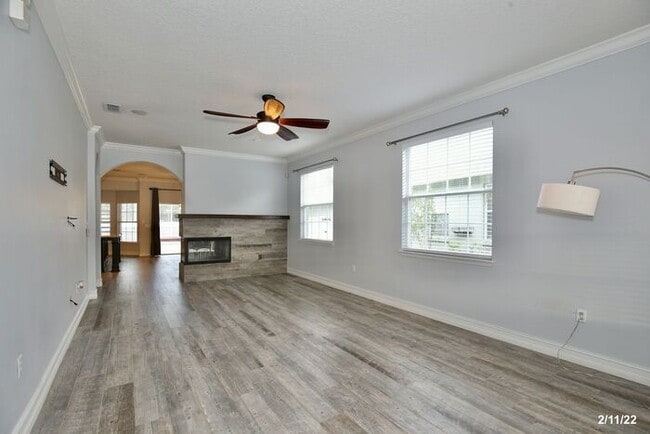 Building Photo - Luxurious 3/2 Waterfront Home with an In-ground Spa, an In-law Suite and a 2 Car Garage in the Hi...