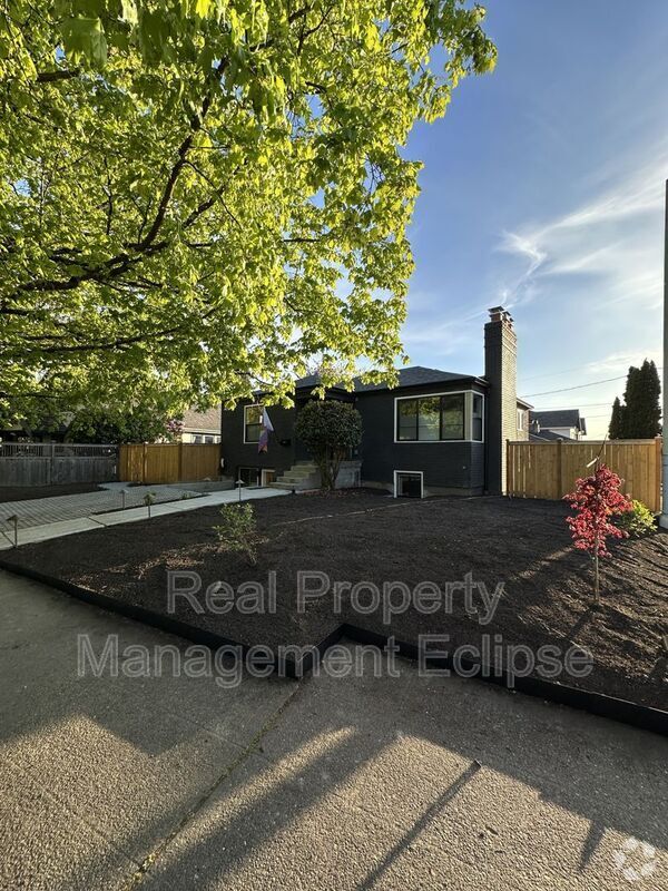 Building Photo - 5403 Beacon Ave S
