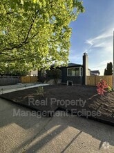 Building Photo - 5403 Beacon Ave S