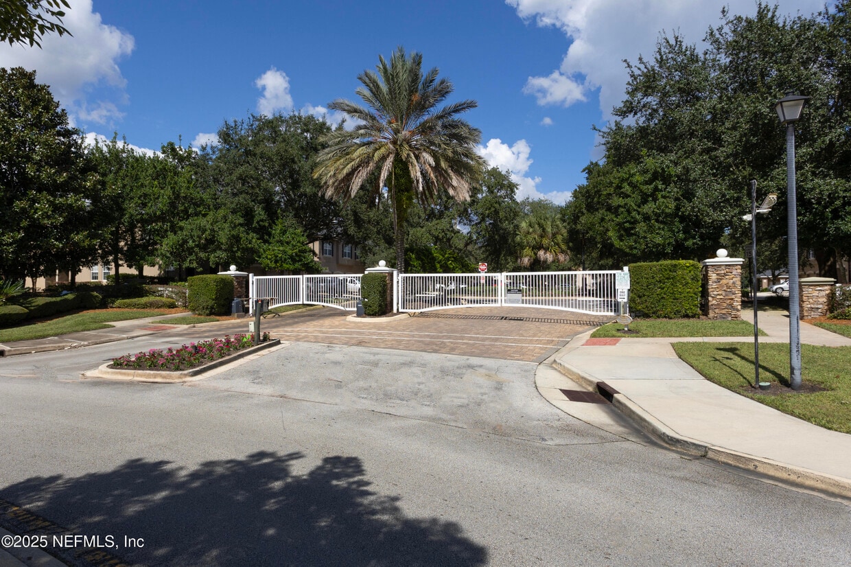 Foto principal - 12301 Kernan Forest Blvd