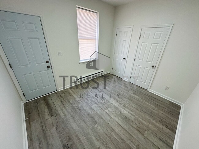 Foto del edificio - 2153 W Grange Ave