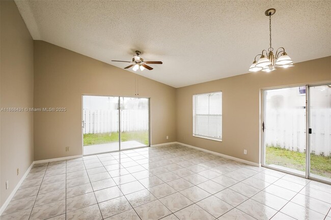 Foto del edificio - 6553 Bayfront Dr