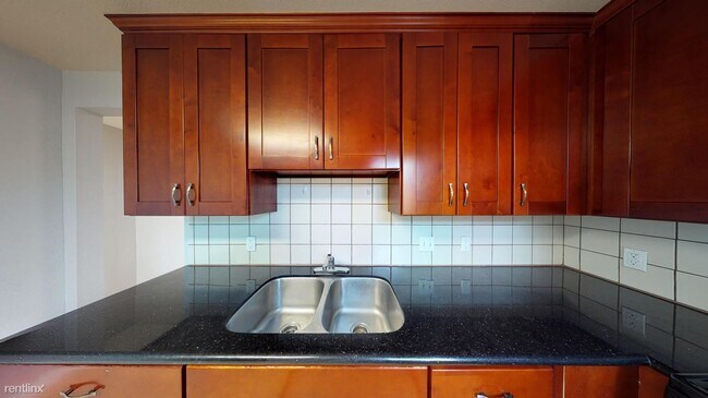 Building Photo - 1 br, 1 bath House - 2010 Judah St Private...