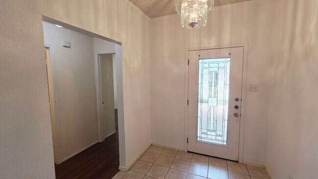 Foto del edificio - 9821 Pierce Dr