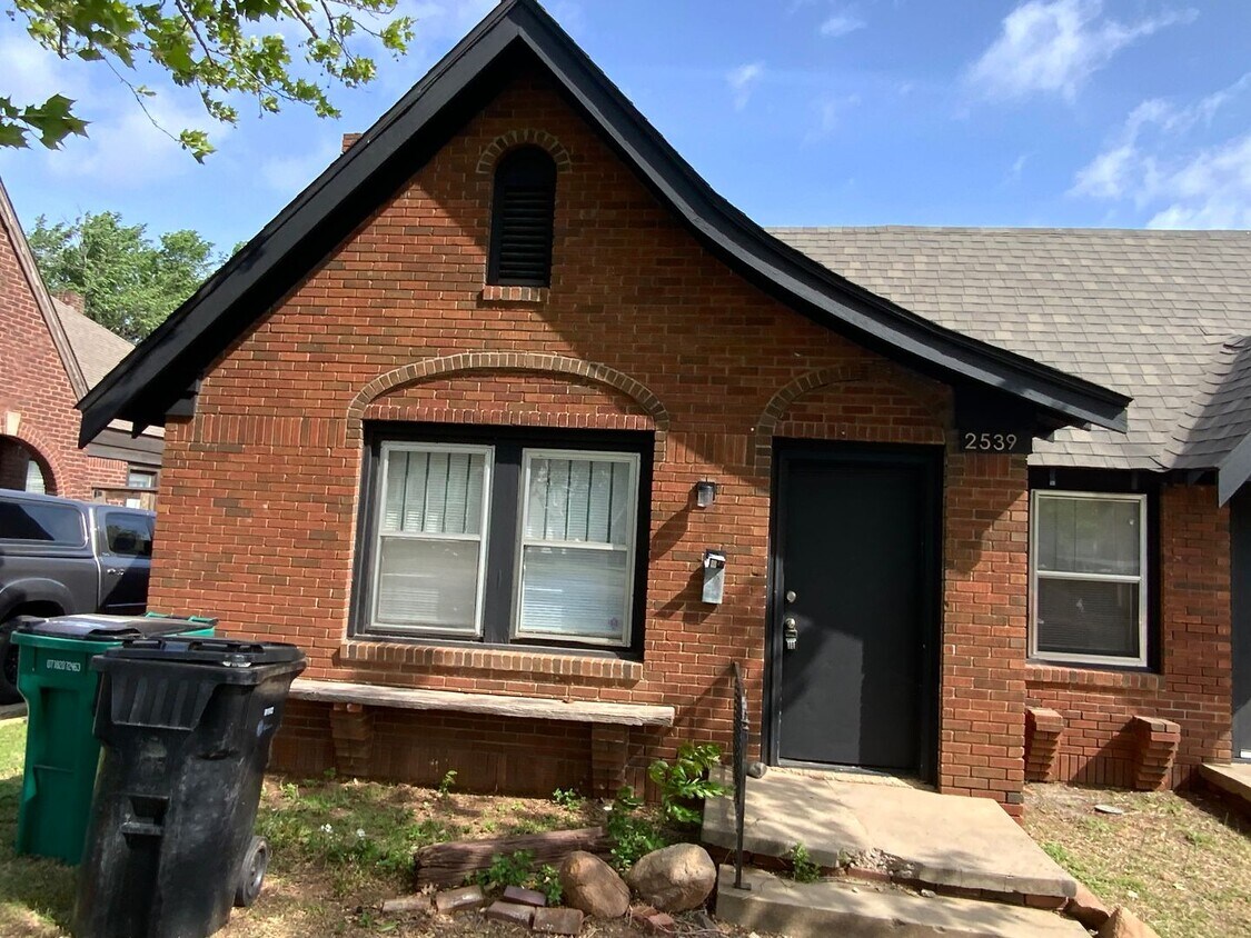 Foto principal - Refreshing 1 bedroom 1 bath!