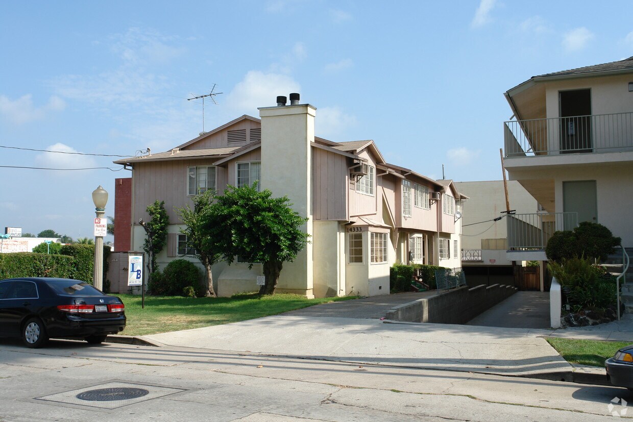 Building Photo - 14333 Dickens St