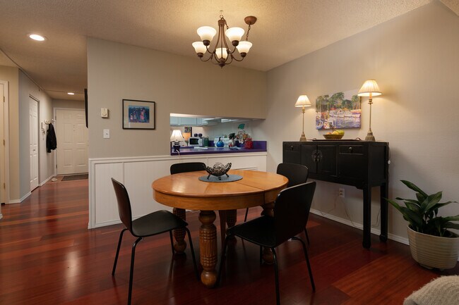 Foto del edificio - 23003 Lakeview Dr