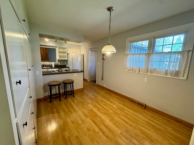 Foto del edificio - 1535 Monterey Ct