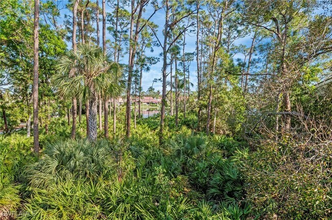 Foto del edificio - 15330 Cedarwood Ln