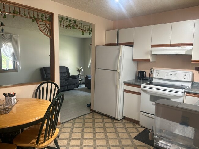 Building Photo - 436 Novavista Dr