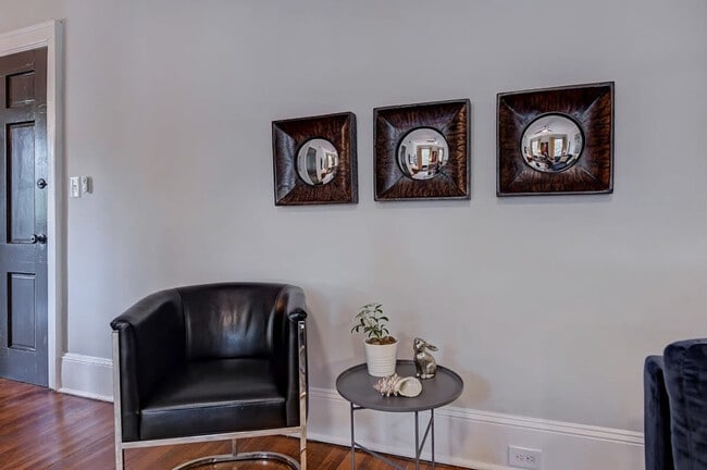 Building Photo - 518 Lamar Ave