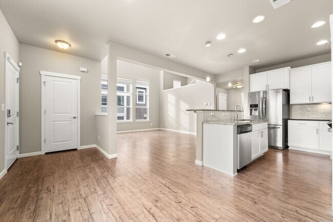 Foto del edificio - 2122 W Summit Pkwy